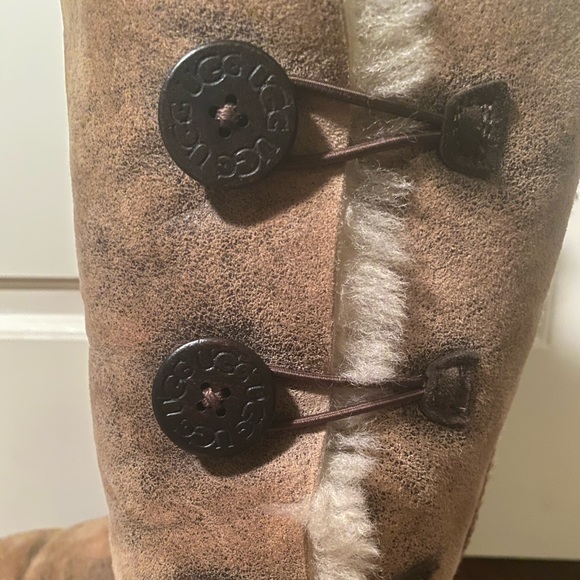 *RARE* UGG Australia Bailey Button Triplet Size 8 - Picture 4 of 14